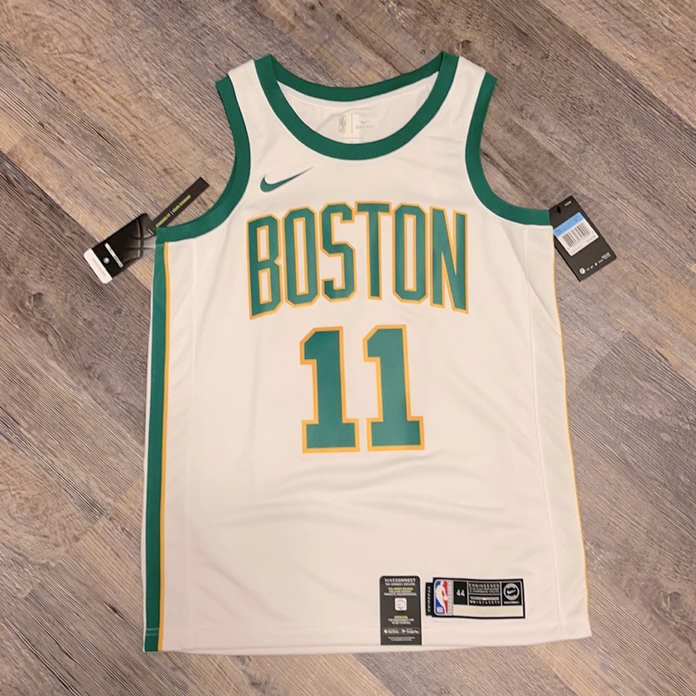 MENS MEDIUM AUTHENTIC Kyrie Irving Jersey